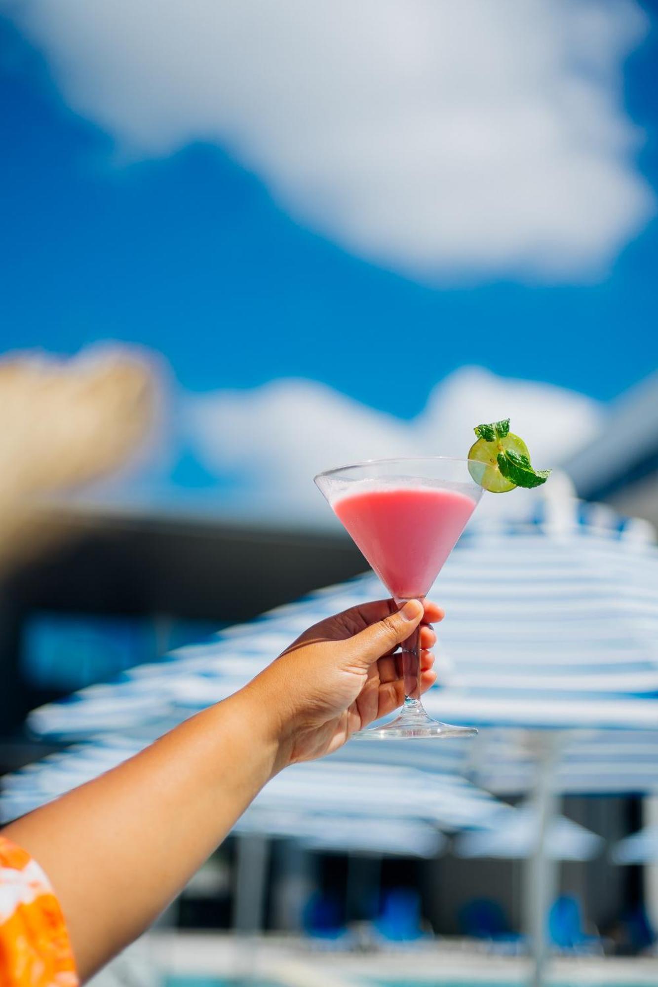 씨베드 그랜드 호텔 푸켓  푸껫 외부 사진 A cosmopolitan