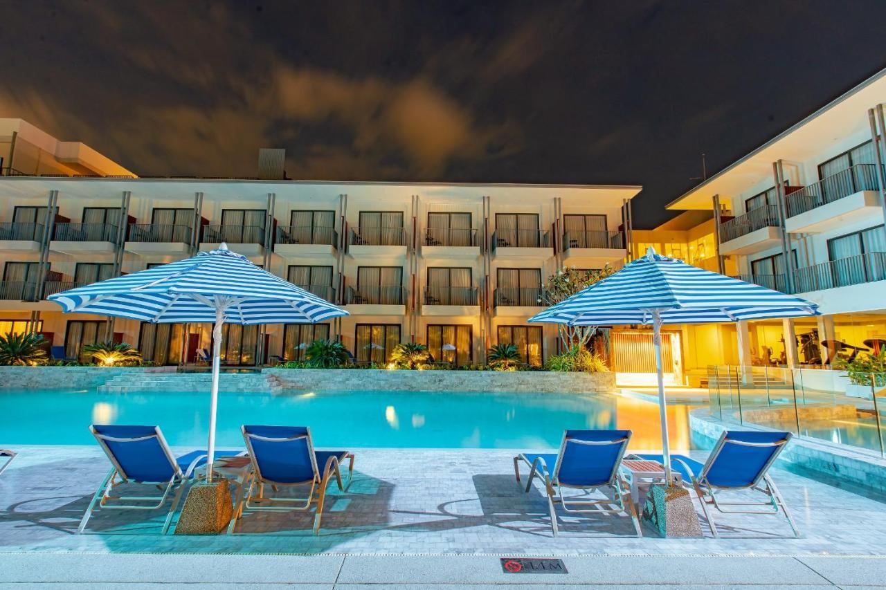 씨베드 그랜드 호텔 푸켓  푸껫 외부 사진 The swimming pool at the hotel