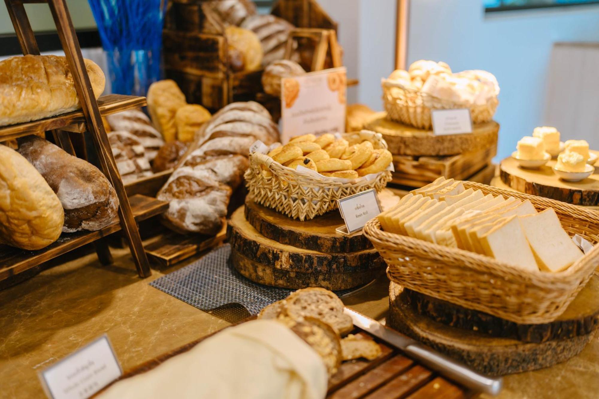씨베드 그랜드 호텔 푸켓  푸껫 외부 사진 Cheese at a cheese shop