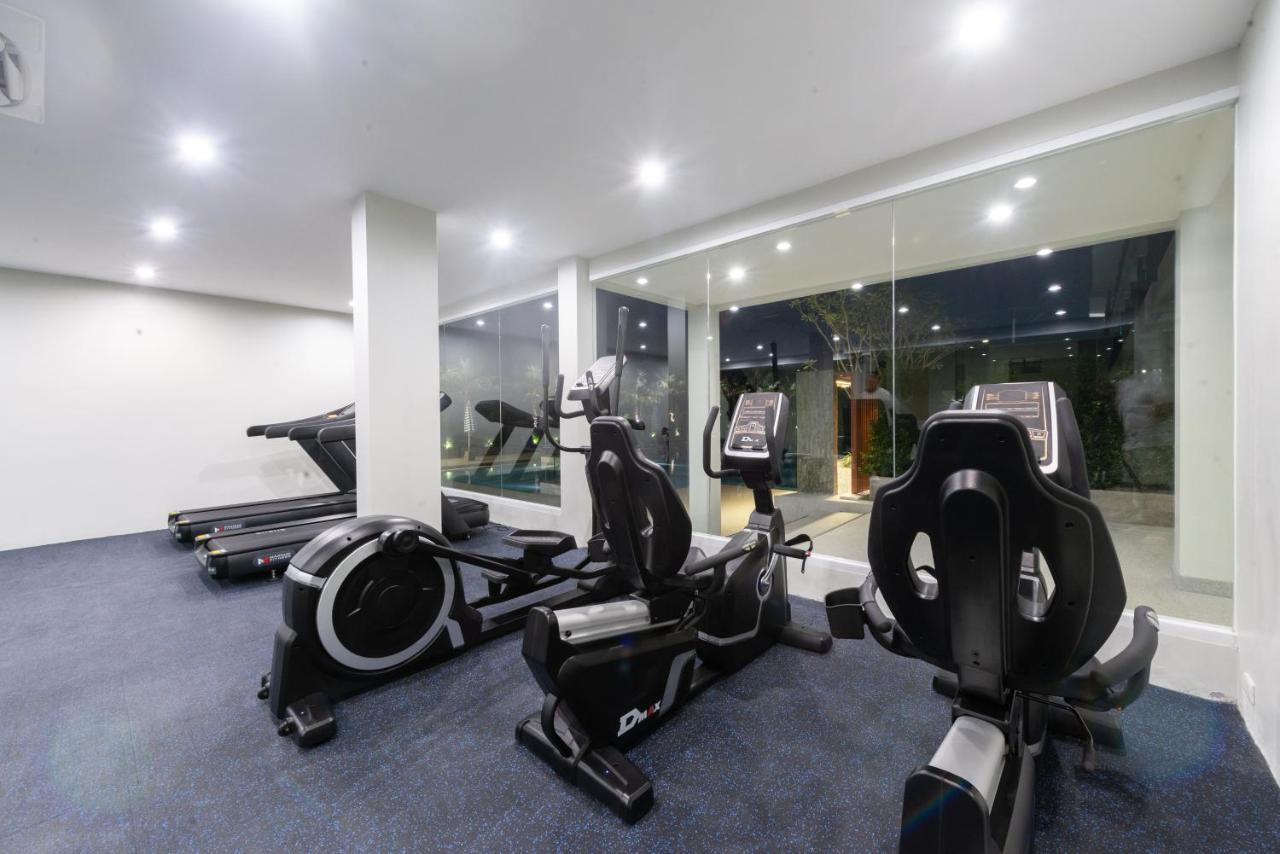 씨베드 그랜드 호텔 푸켓  푸껫 외부 사진 A gym at a hotel